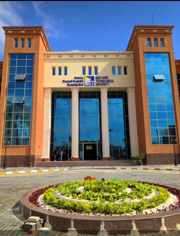 كلية تكنولوجيا الصناعة والطاقة بجامعة القاهرة الجديدة التكنولوجية